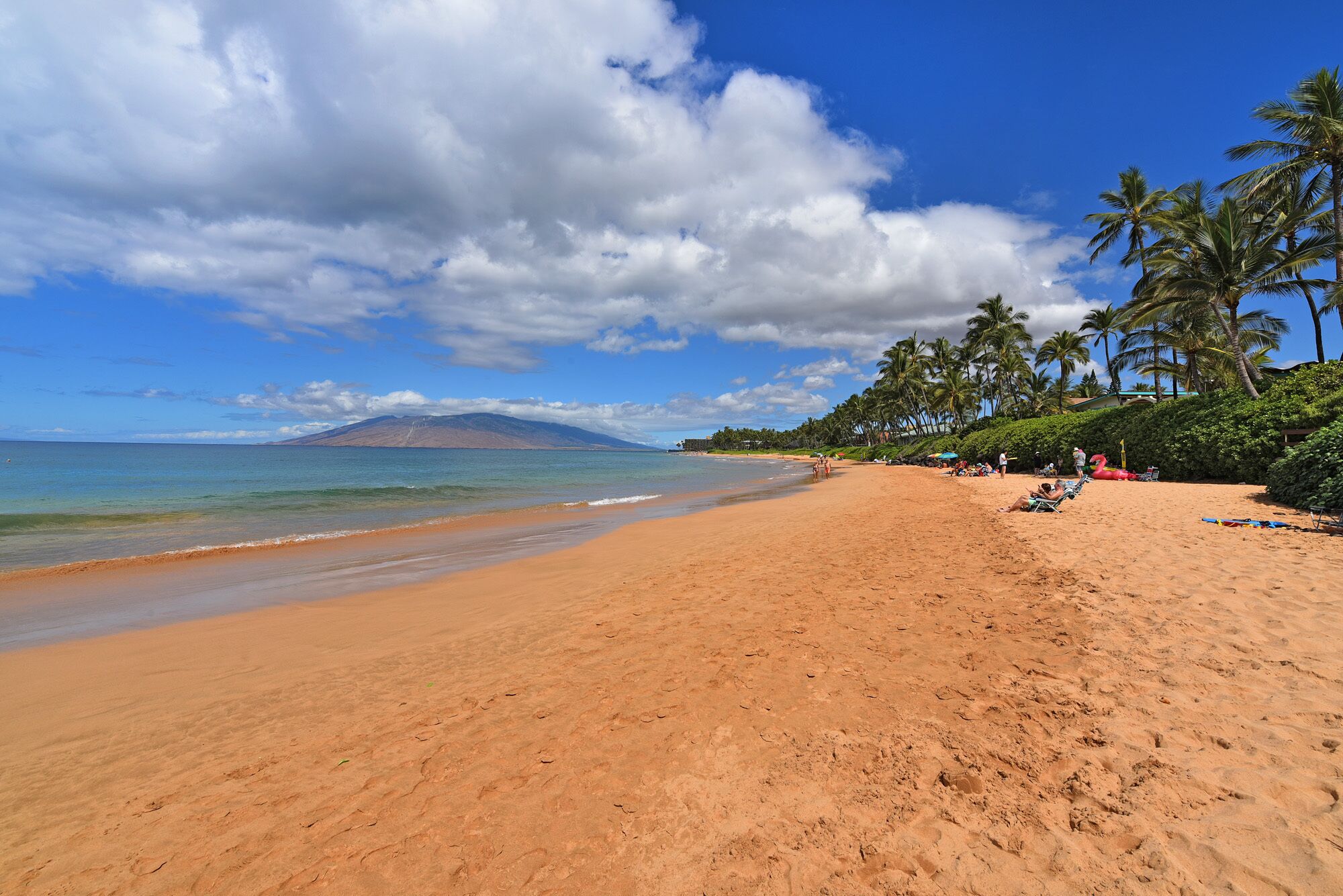 Beach nearby, sun loungers, beach towels