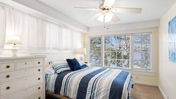 4 bedrooms, iron/ironing board, free WiFi, bed sheets