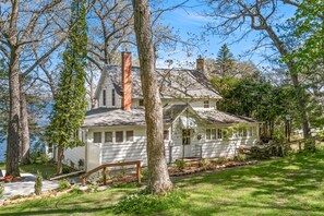 Exterior - Relax at this Hidden Treasure on the Shore of Green Lake WI (Markesan)