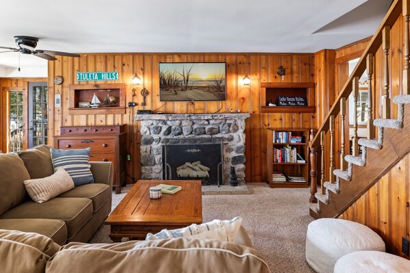 Smart TV, DVD player, books