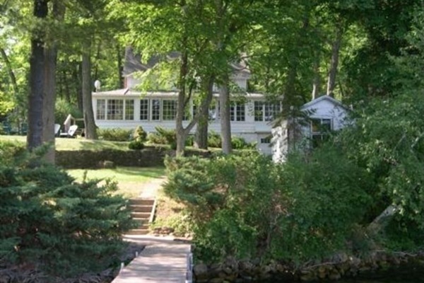 'Wooded Retreat' - On the Lakefront