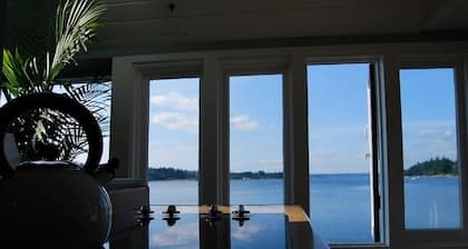 End of the Point - Cottage
- - BOOK NOW FOR THE 2026 WORLD CUP - -
