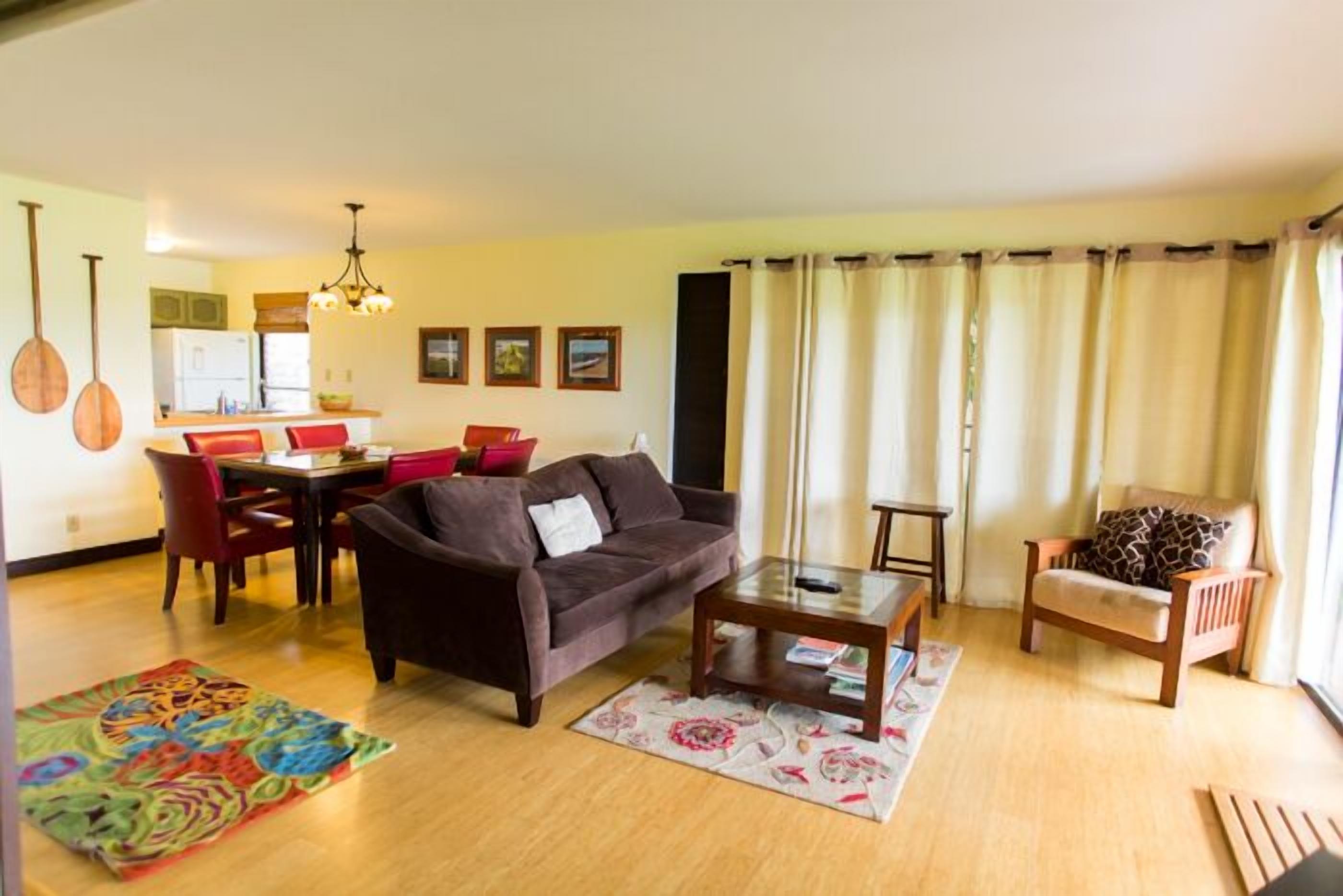 Smart-TV, DVD-Player, Tischtennisplatte, Stereoanlage