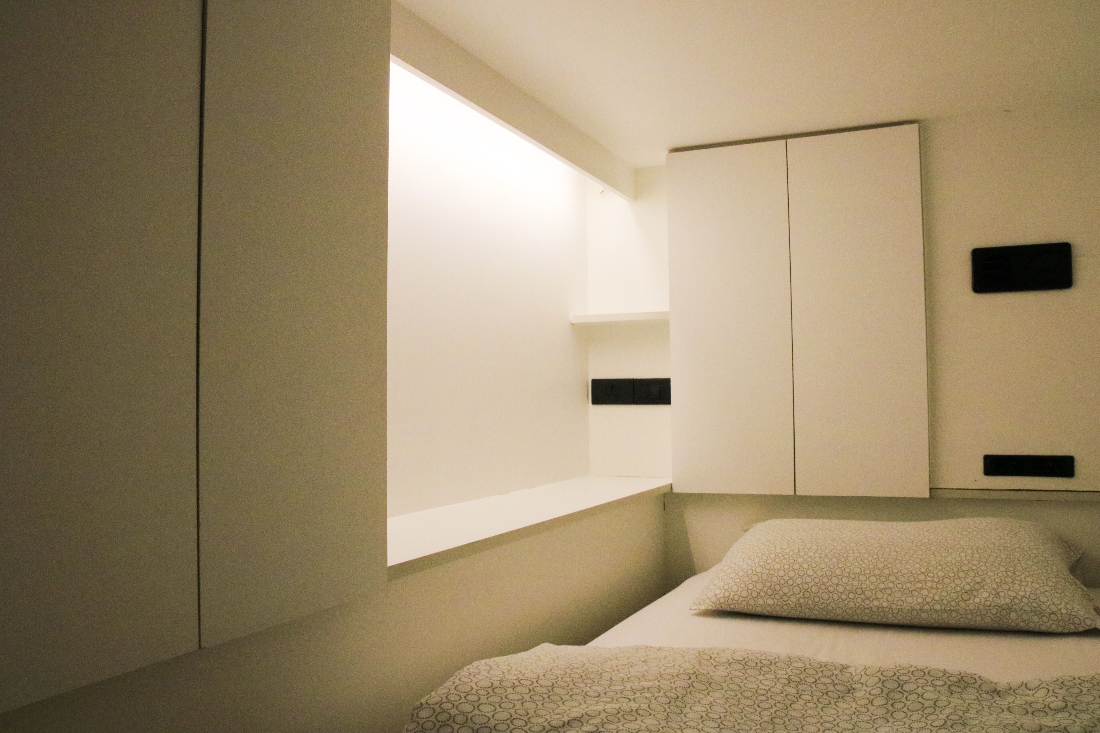 Capsule with Shared Bathroom | Free WiFi