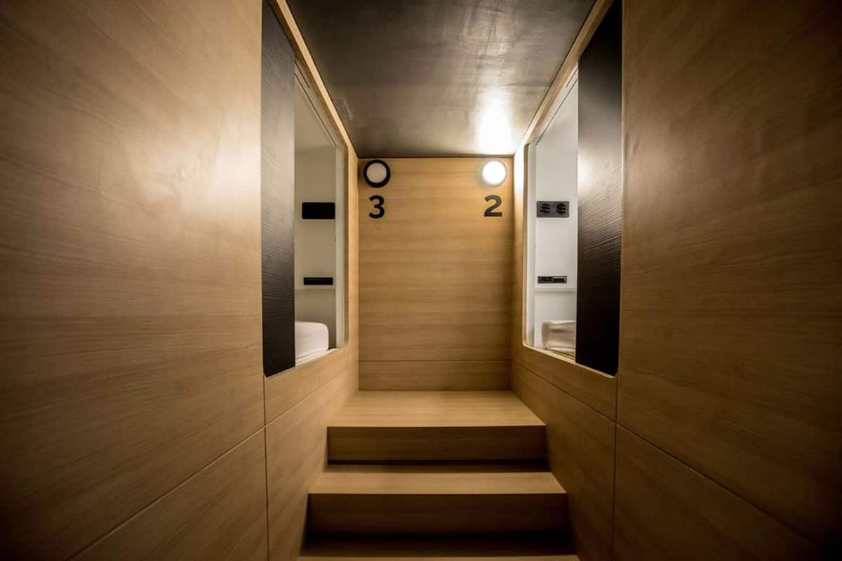 Capsule with Shared Bathroom | Free WiFi