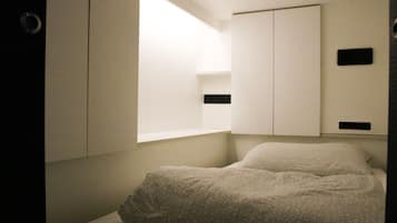 Capsule with Shared Bathroom | Free WiFi