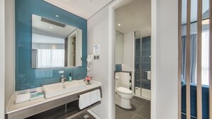 A modern bathroom with a large mirror, a sink, and a toilet. - Holiday Inn Express Liyang Huafu by IHG (Changzhou)
