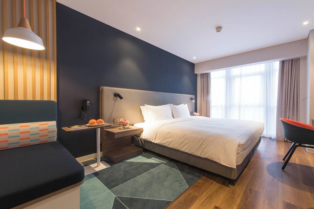 Zimmersafe, schallisolierte Zimmer, Bügeleisen/Bügelbrett