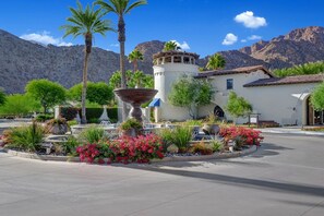 Property grounds - 3BR/3BA Ranch. Relax in this beautiful, tranquil setting. Sleeps 6, #067616  (La Quinta)