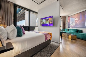 Deluxe Studio (Promenade) | Peralatan tempat tidur premium, bar mini, peti besi dalam bilik, meja