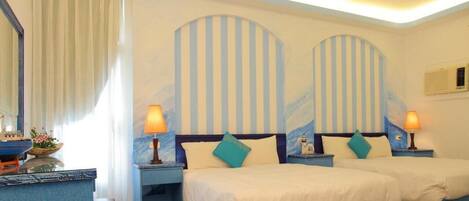 Escritorio, cortinas opacas, sistema de insonorización y wifi gratis