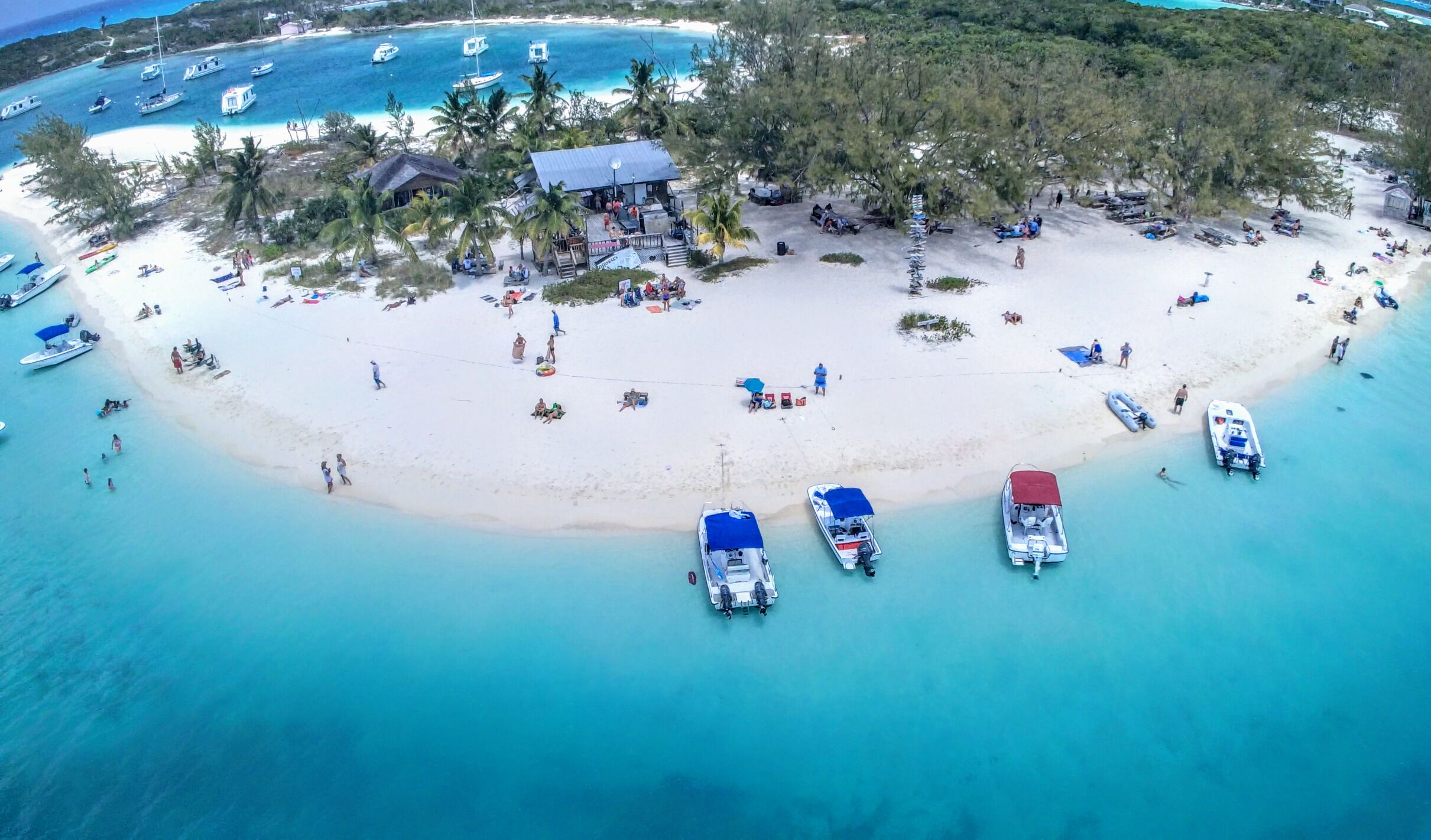 Plage, chaises longues, serviettes de plage