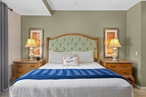 3 bedrooms, iron/ironing board, travel crib, free WiFi - Fantastic Townhome with Club Access, Steps from Walmart, and Close to Disney! (Kissimmee)