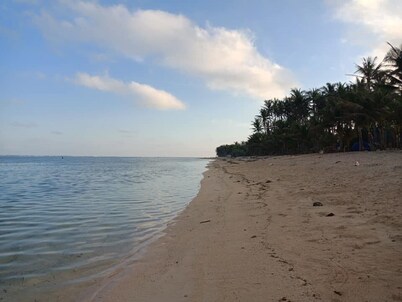 Kubhotel White Sand Beach Resort