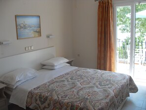 Studio, Sea View | In-room safe, soundproofing, iron/ironing board, free WiFi