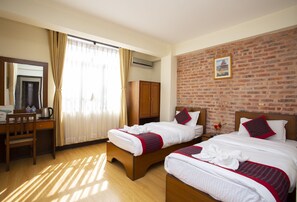 3 bedrooms, desk, iron/ironing board, Internet