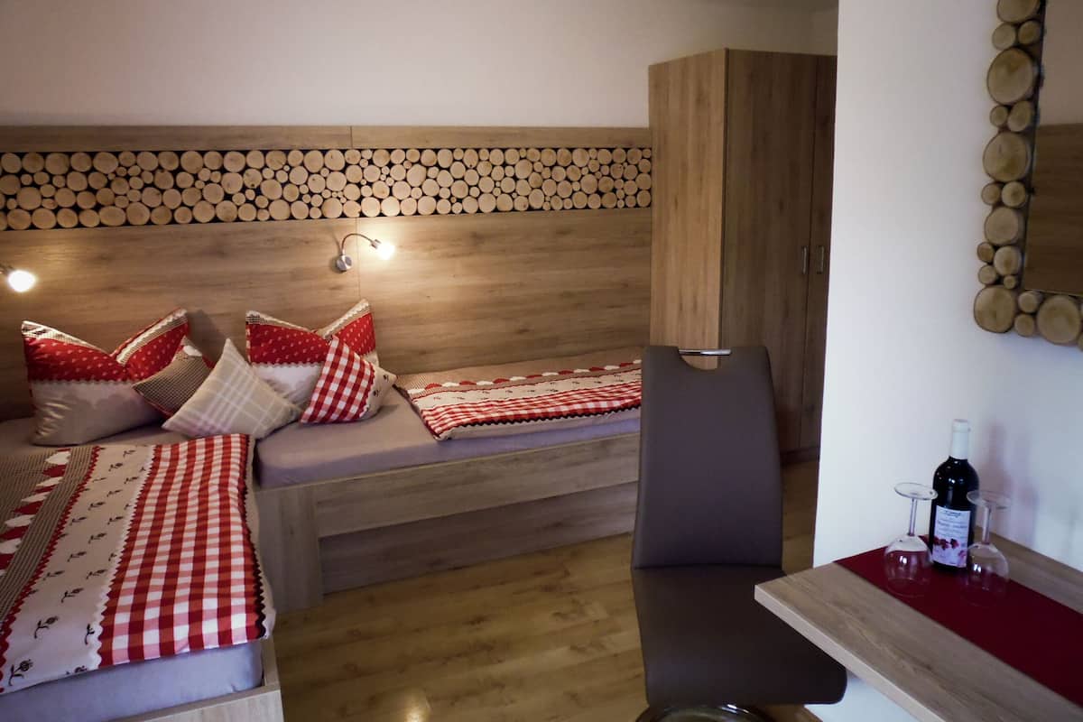 Twin Room | Soundproofing, WiFi (free), bed sheets