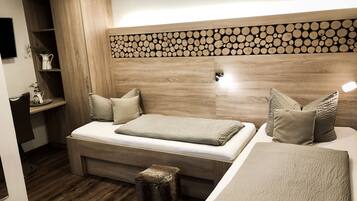 Zweibettzimmer | 2 Schlafzimmer, schallisolierte Zimmer, kostenloses WLAN, Bettwäsche
