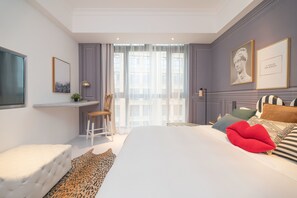 Comfort-Suite | Hochwertige Bettwaren, Daunenbettdecken, Minibar, Zimmersafe