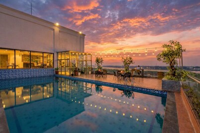 Aaron Vientiane Hotel