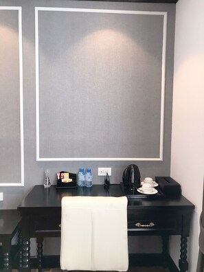 高級三人房 | 迷你吧