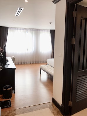 Quarto casal superior | Área de estar | TV de tela plana