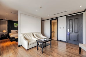 Hochwertige Bettwaren, Minibar, Zimmersafe, Verdunkelungsvorhänge