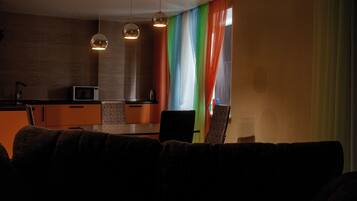 Huoneisto | Silitysrauta/-lauta, ilmainen Wi-Fi, vuodevaatteet