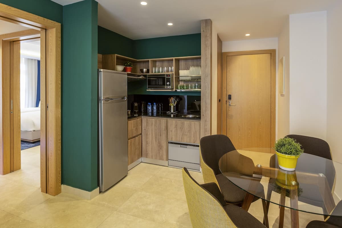 In-room safe, desk, soundproofing, free WiFi