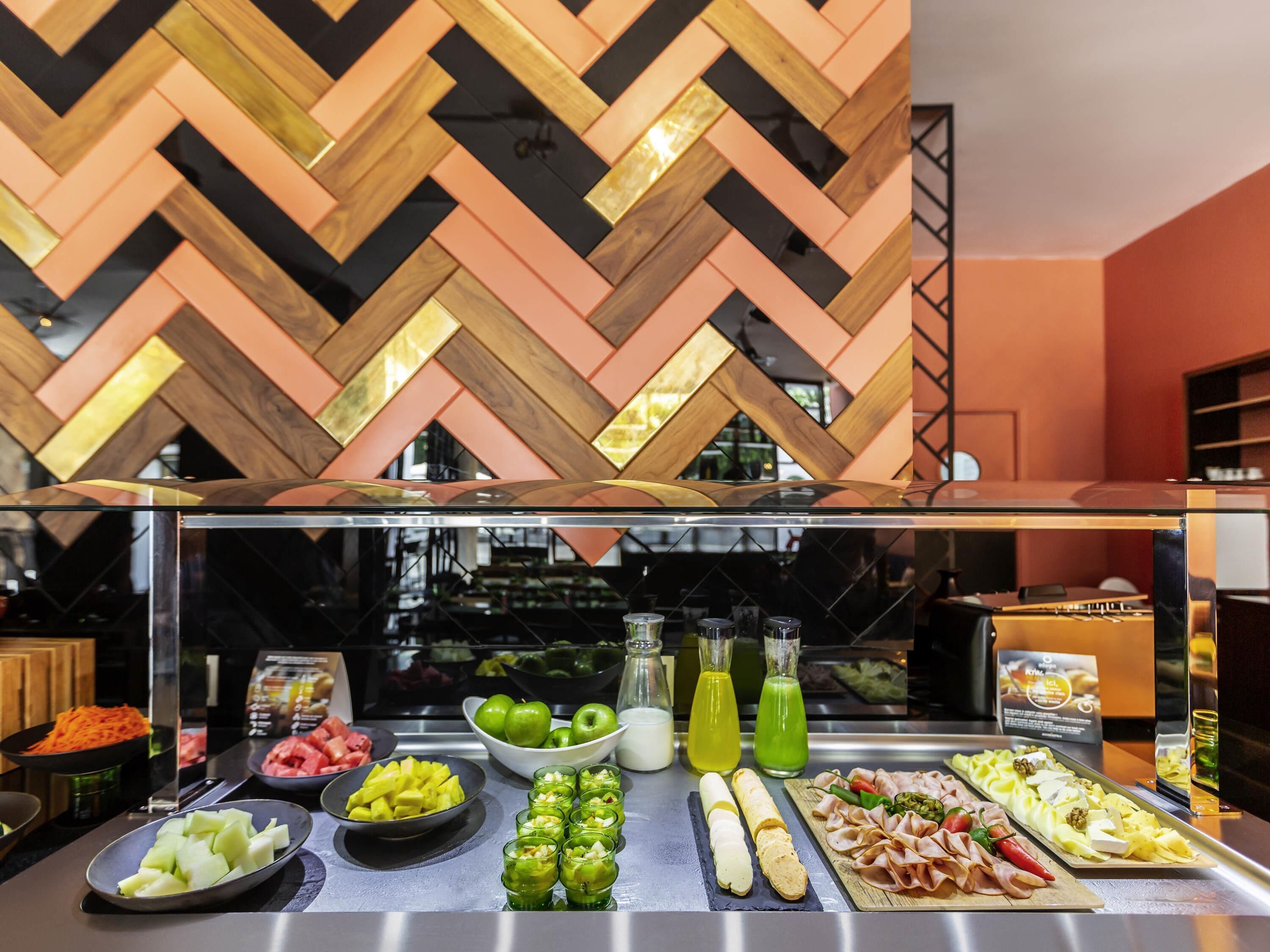 Desayuno buffet diario (MAD 155 por persona)