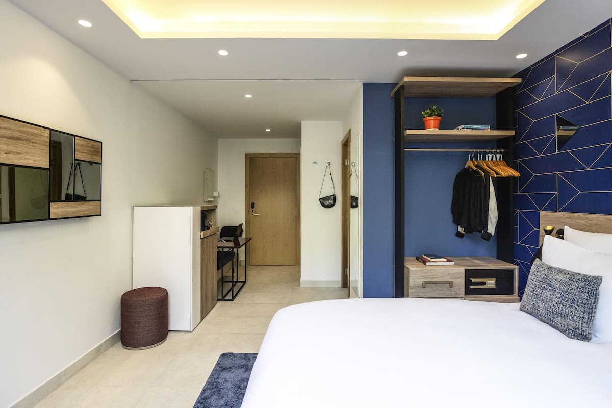 In-room safe, desk, soundproofing, free WiFi