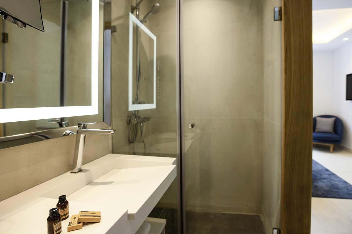 In-room safe, desk, soundproofing, free WiFi
