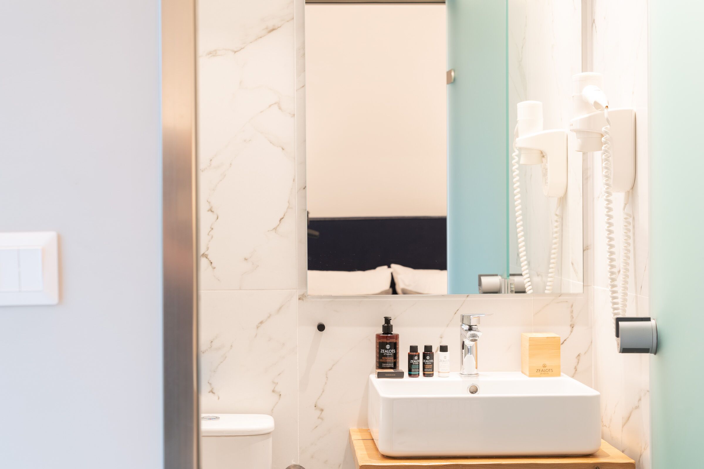 comfort single room, 1 single bed, city view | bathroom sink