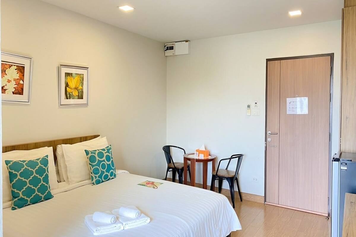 Corner King Room