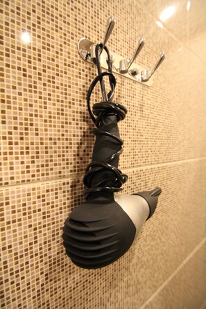 Apartemen, Bebas Asap Rokok | Fasilitas kamar mandi | Kombinasi shower/bathtub dan perlengkapan mandi gratis