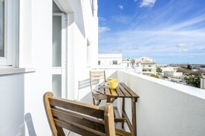 Outdoor dining - My Place @ Faro Ria Views (Faro)