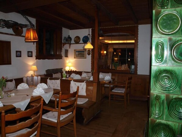 Lunch and dinner served, German cuisine