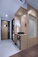 Junior Suite | Desk, bed sheets