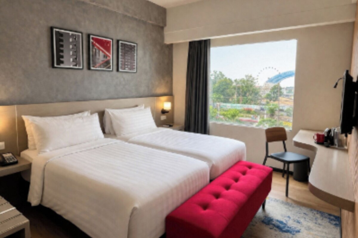 Habitación Premier con 2 camas individuales, vistas a la ciudad | Ropa de cama