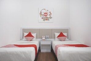 Deluxe Twin Room | Free WiFi - Royal Homy Syariah (Depok)