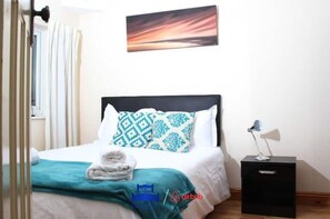 3 soverom, strykejern/-brett, internettilgang og sengetøy