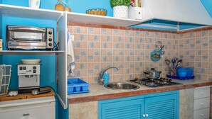 茶具/咖啡用具、冰箱、炉灶、厨具/餐具