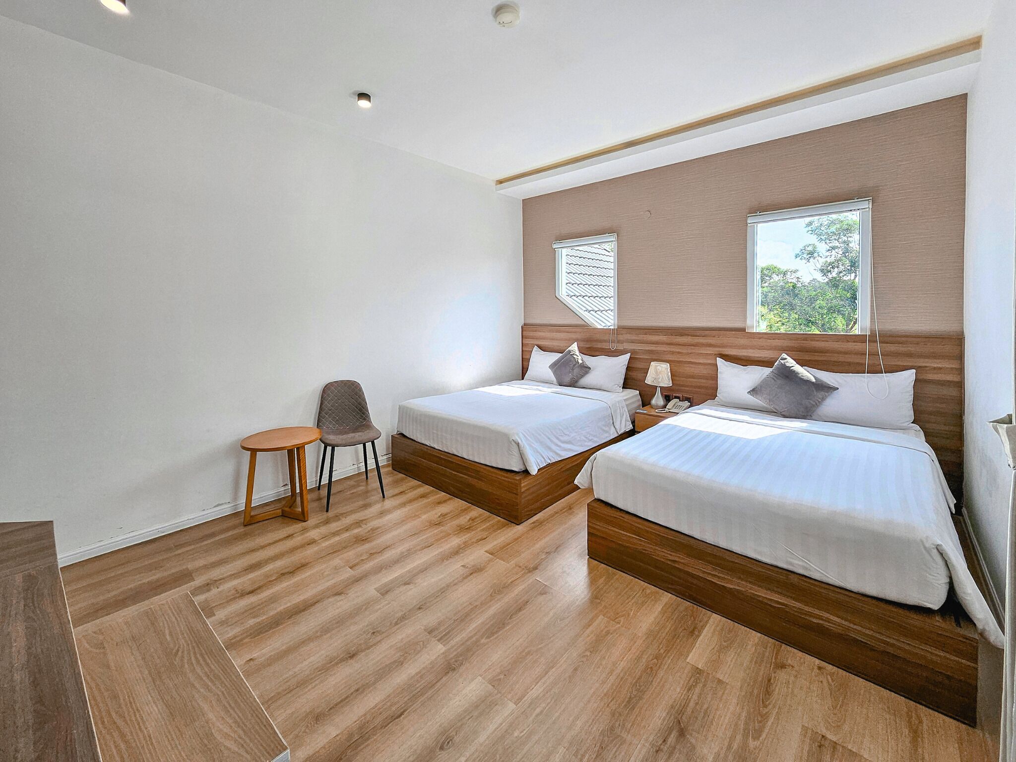 Superior Twin Room | Minibar, desk, laptop workspace, blackout drapes