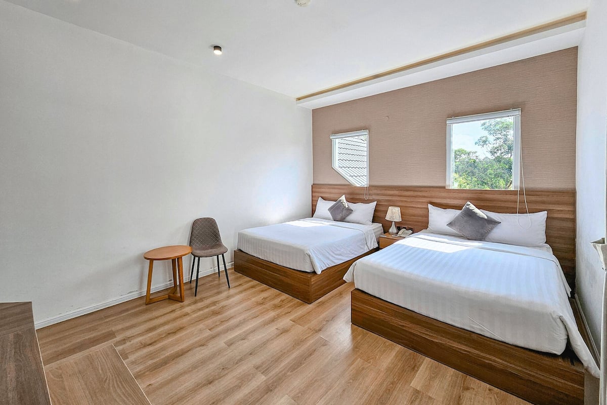 Superior Twin Room | Minibar, desk, laptop workspace, blackout drapes
