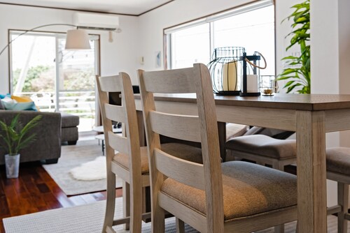 客室内のダイニングエリア