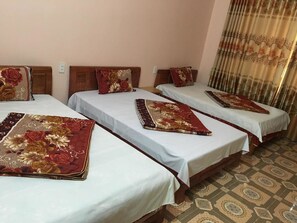 Triple Room | Desk, iron/ironing board, free WiFi, bed sheets - Cao Nguyen Guesthouse (Yen Minh)