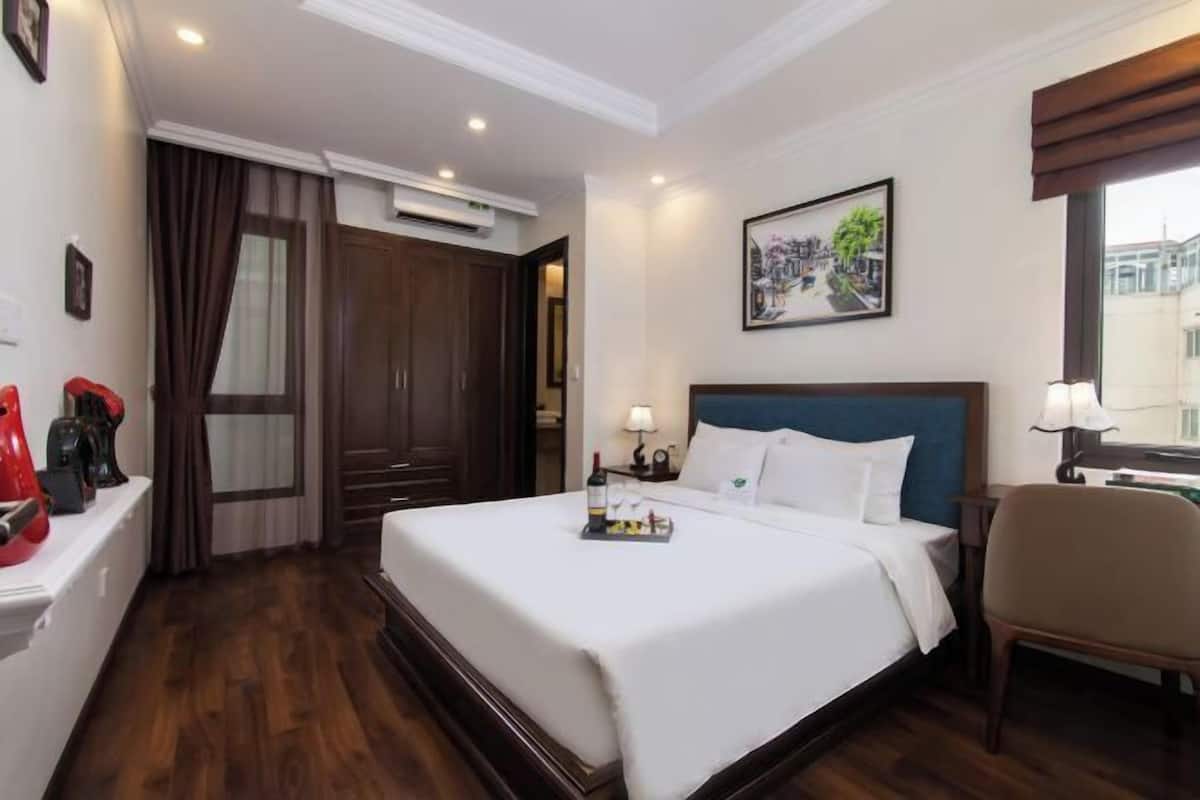 Minibar, in-room safe, desk, blackout curtains