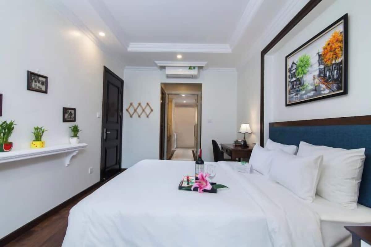 Minibar, in-room safe, desk, blackout curtains
