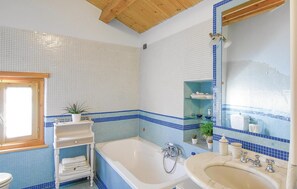 Bathtub