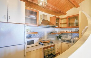 Fridge, microwave, stovetop, cookware/dishes/utensils